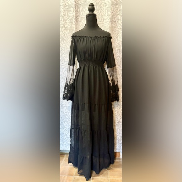 Queen Bee Maternity Dresses & Skirts - **NWOT**   Queen Bee Maternity Black Long Sleeve Dress